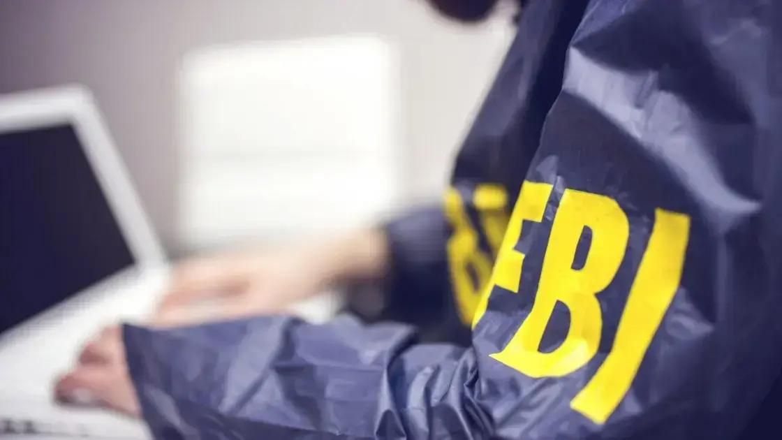 Decisão Judicial: Buscas Sem Mandado do FBI Violam Quarta Emenda